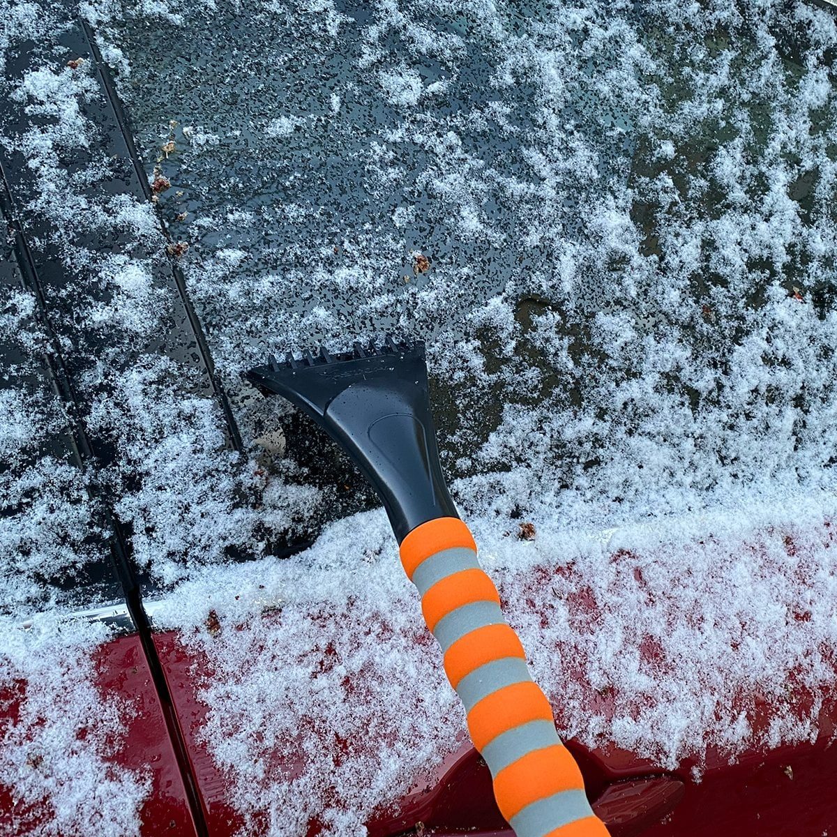 AstroAI Ice Scraper Review: Is it the Best Ice Scraper and Snow Brush? (We Tried It!)