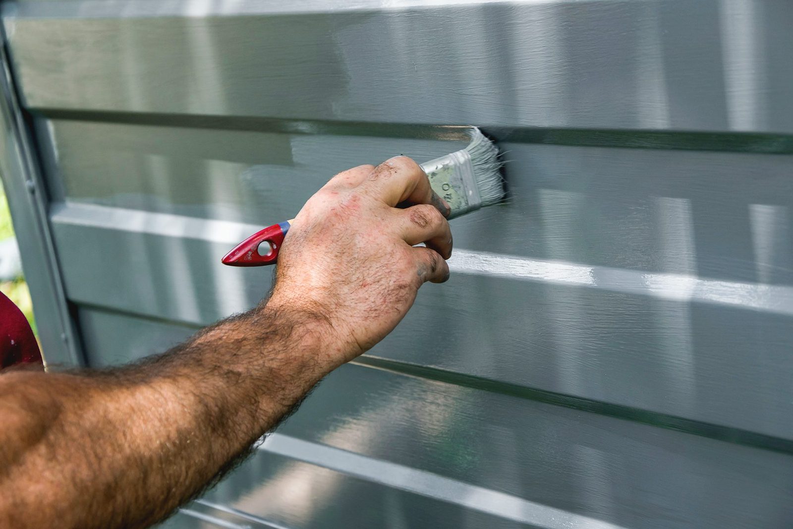 Choosing the Right Paint For Your Garage Door