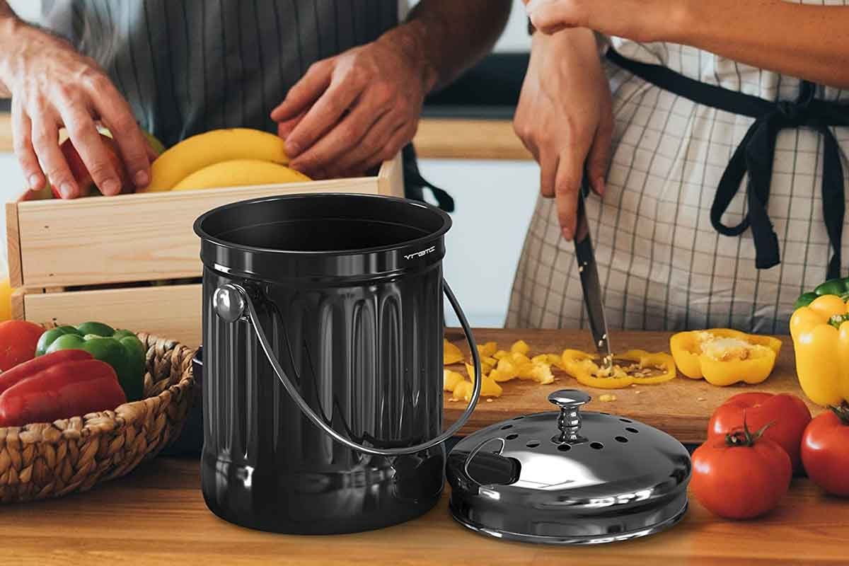 11 Clever Ways to Fix a Stinky Garbage Can