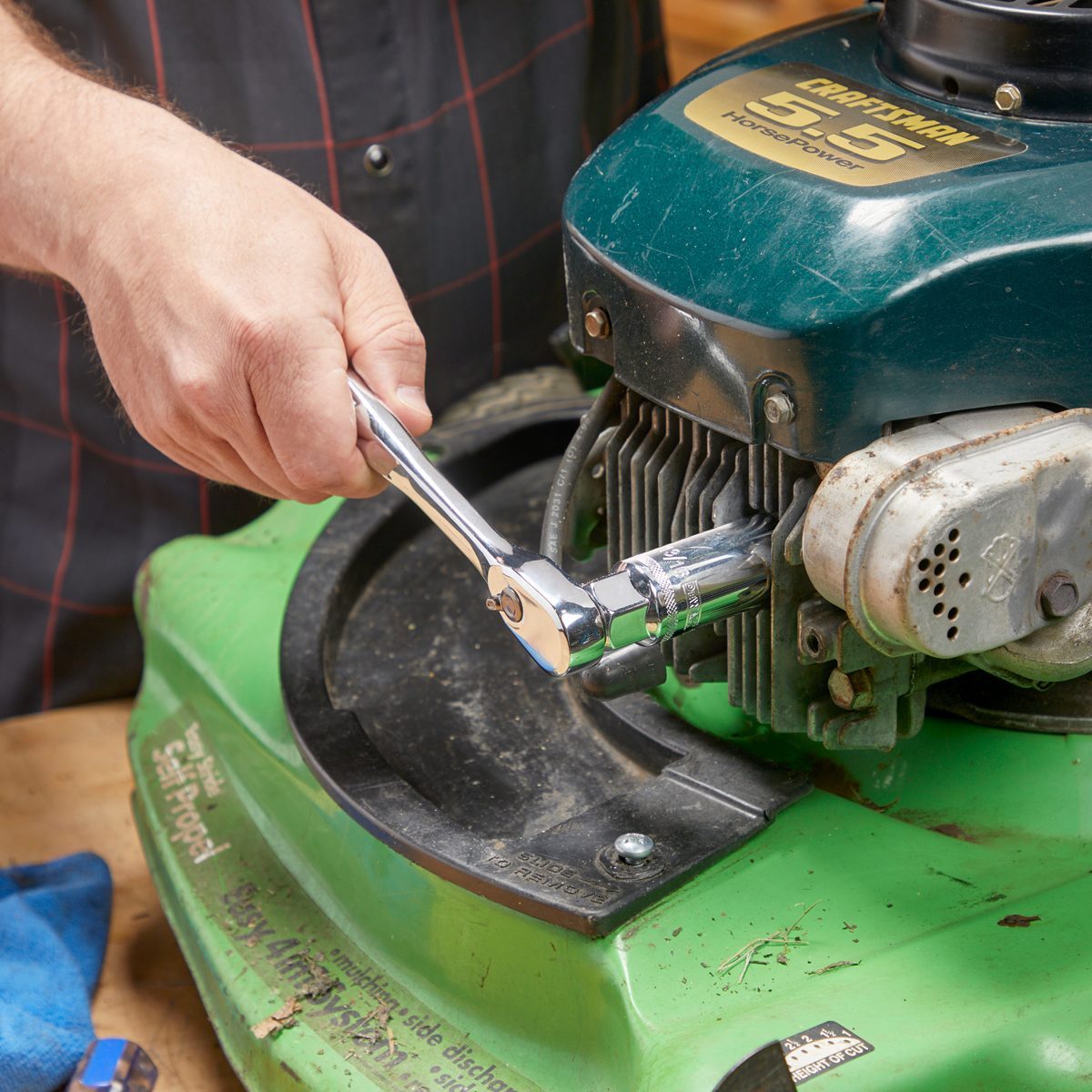 Upgrade Your Garage with the DeWalt Socket Wrench Set: We Approve!