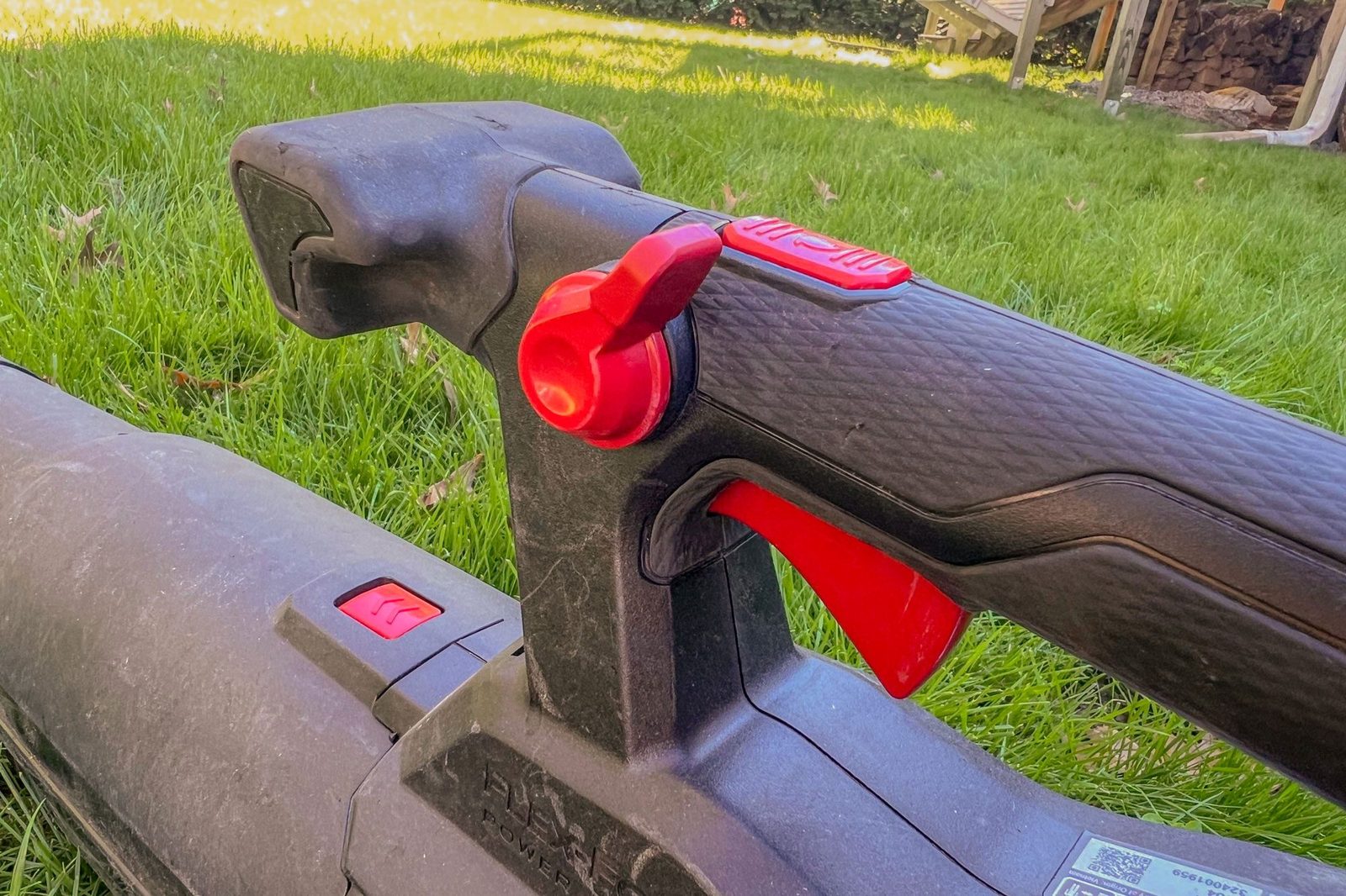 I Tried the New Battery-Powered Toro Leaf Blower, and Here's How It Went