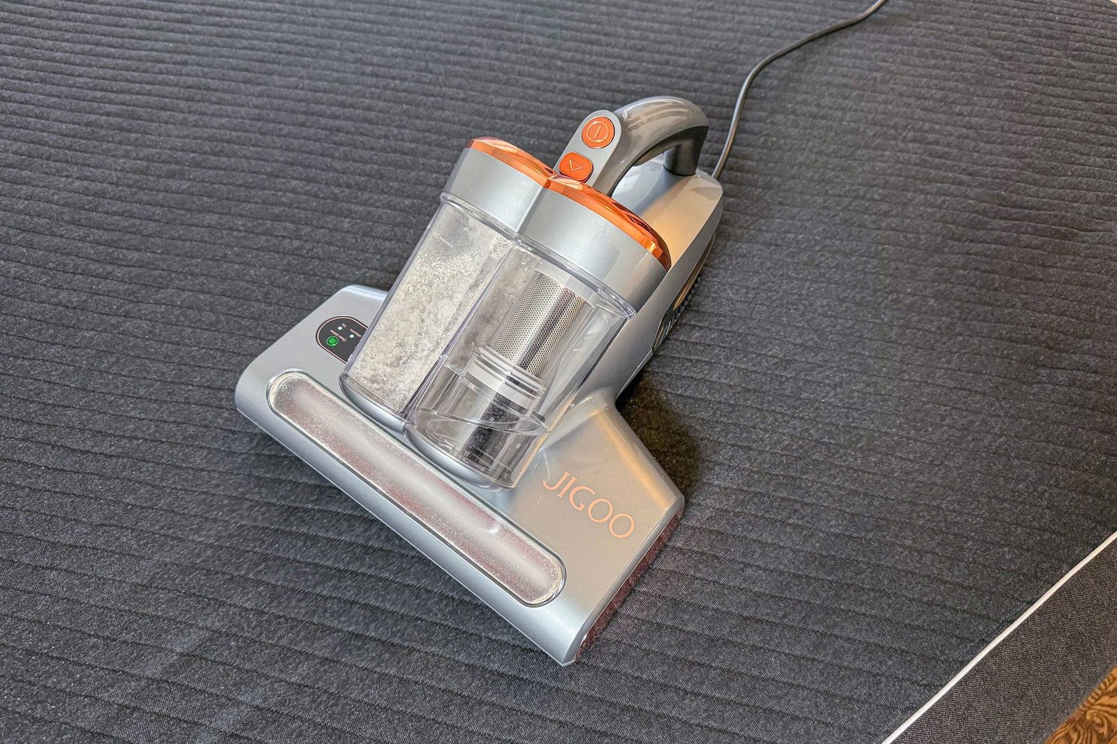 We Tried This New Mattress Vacuum Cleaner, Because Your Bed Deserves a Little TLC