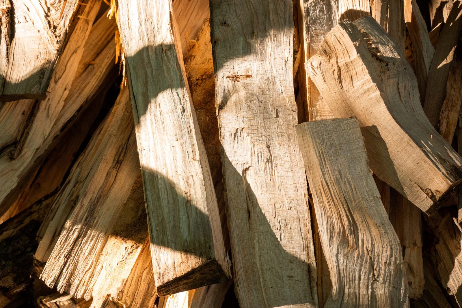 How To Split Firewood: 4 Safe & Efficient Methods