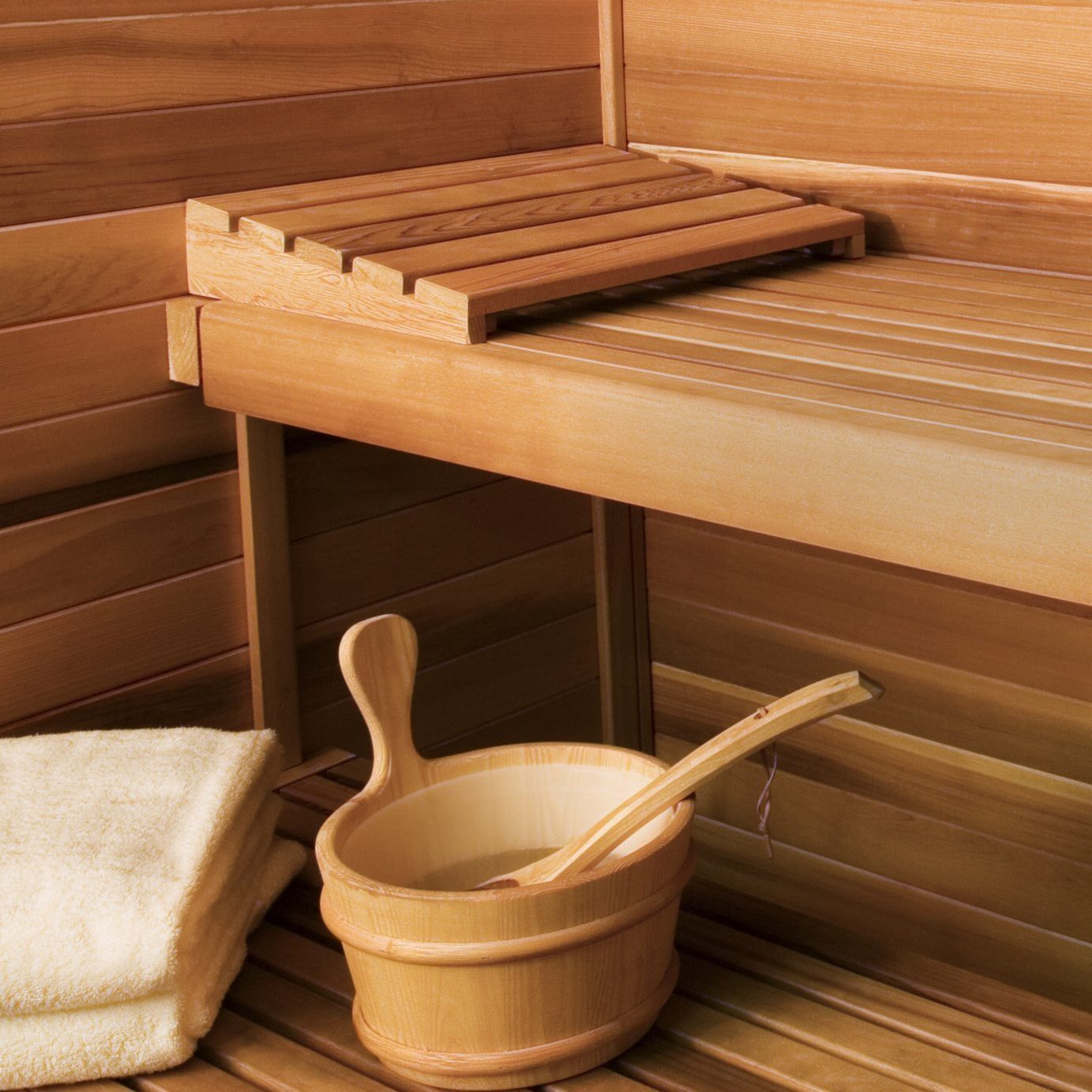 Dry Sauna vs. Wet Sauna: What's the Difference?