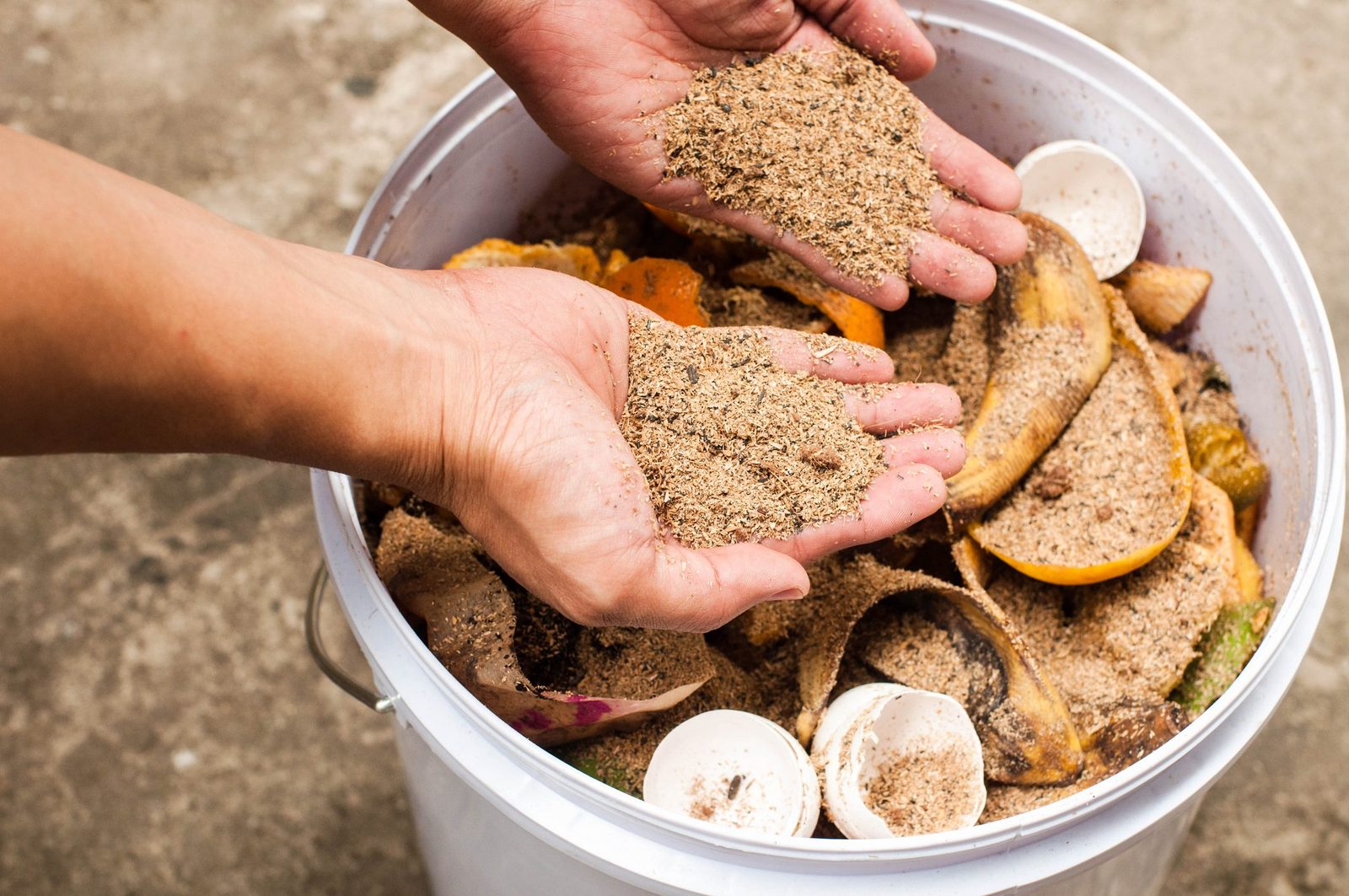 9 Alternative Uses for Sawdust