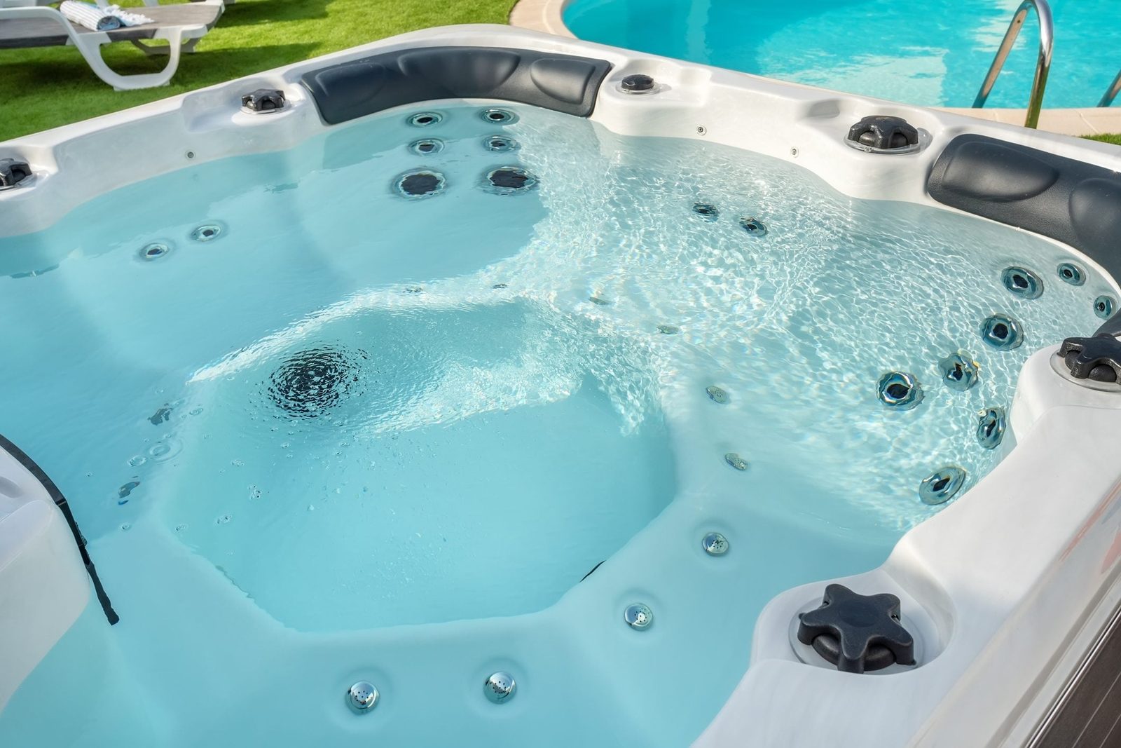 Jacuzzis vs. Hot Tubs: What's the Difference?