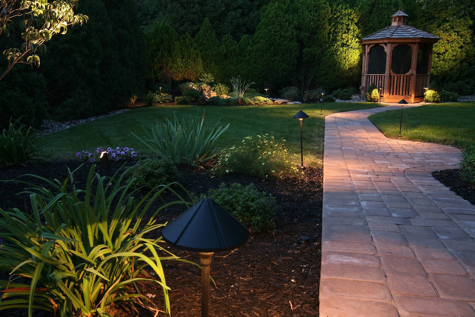 Homeowner's Guide To Path Lighting
