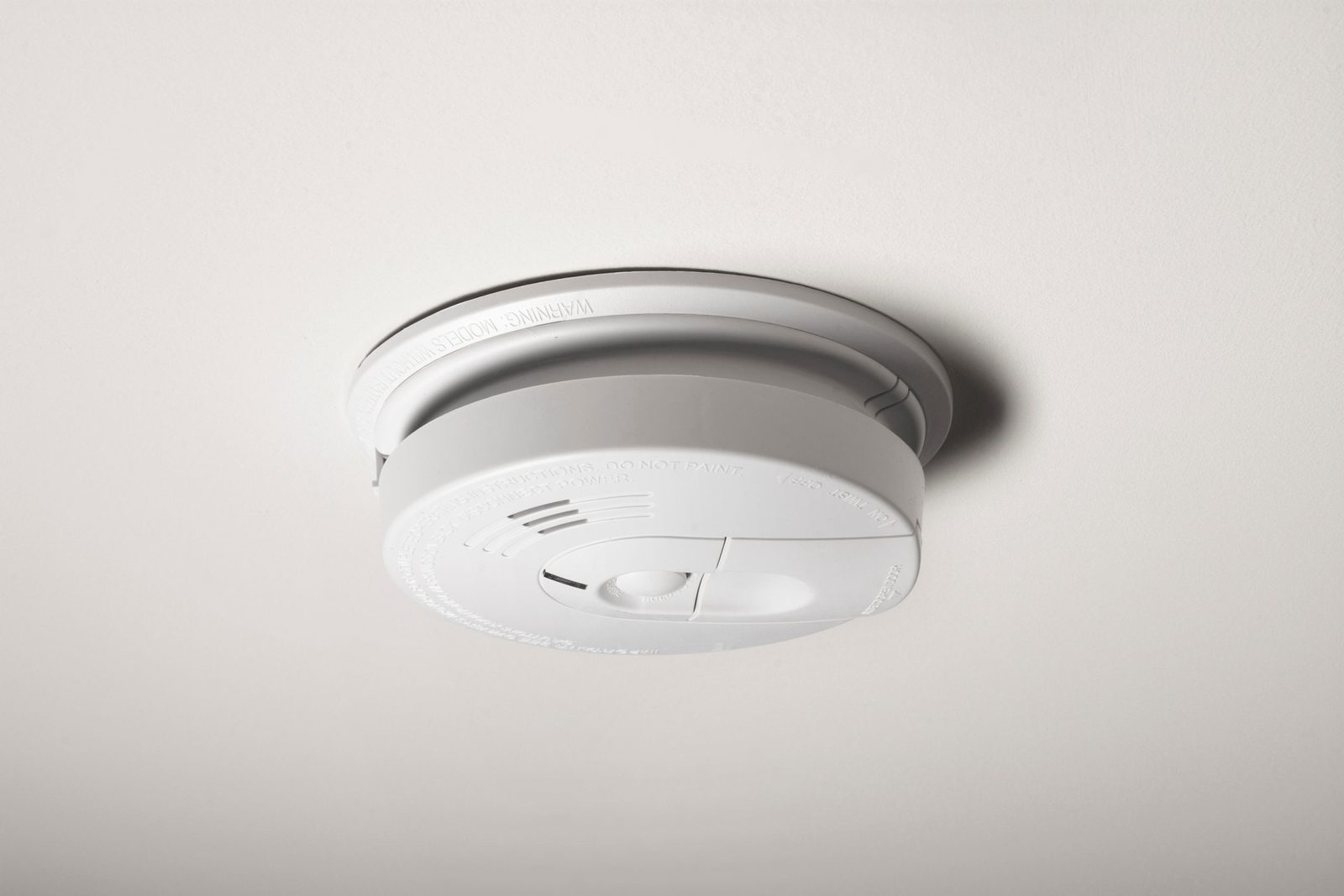 Hardwired vs Battery Smoke Detector: Important Differences