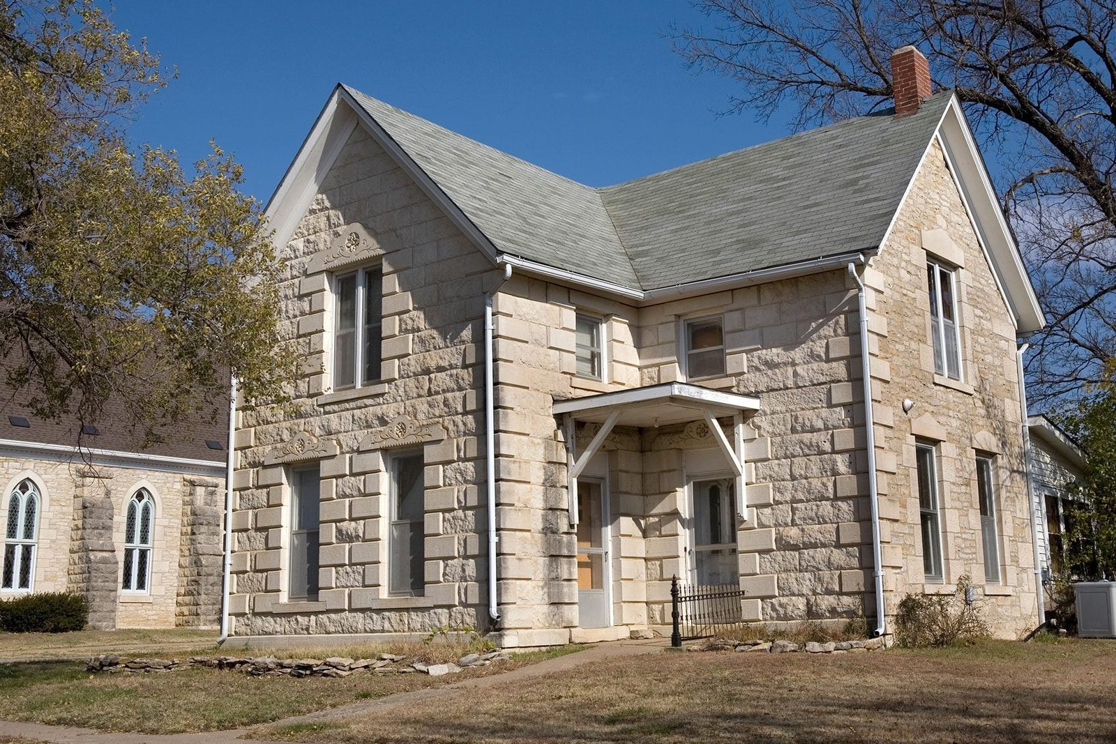 Old House Smell: What Causes It and How to Get Rid of It