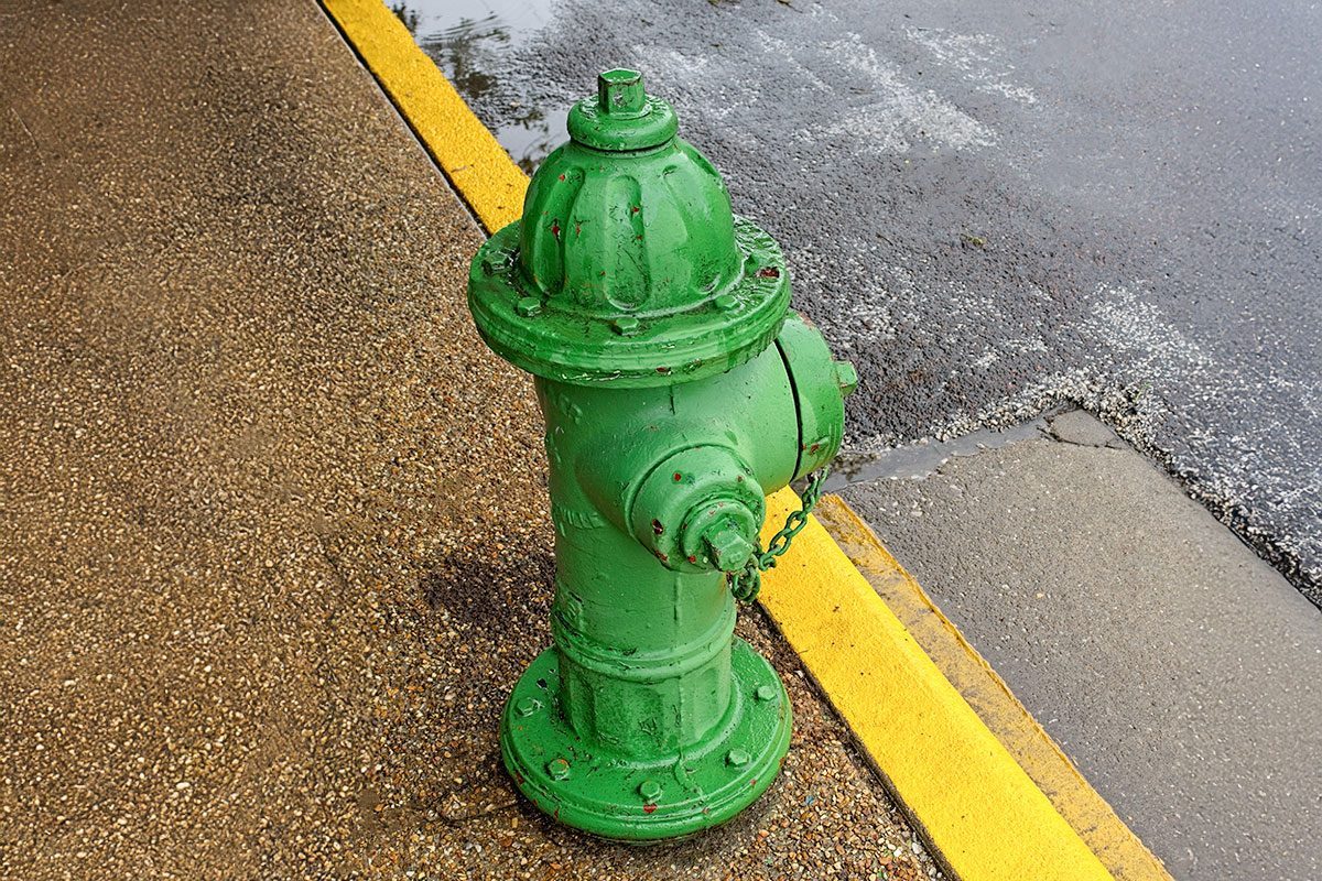 What the Color of a Fire Hydrant Actually Tells Firefighters