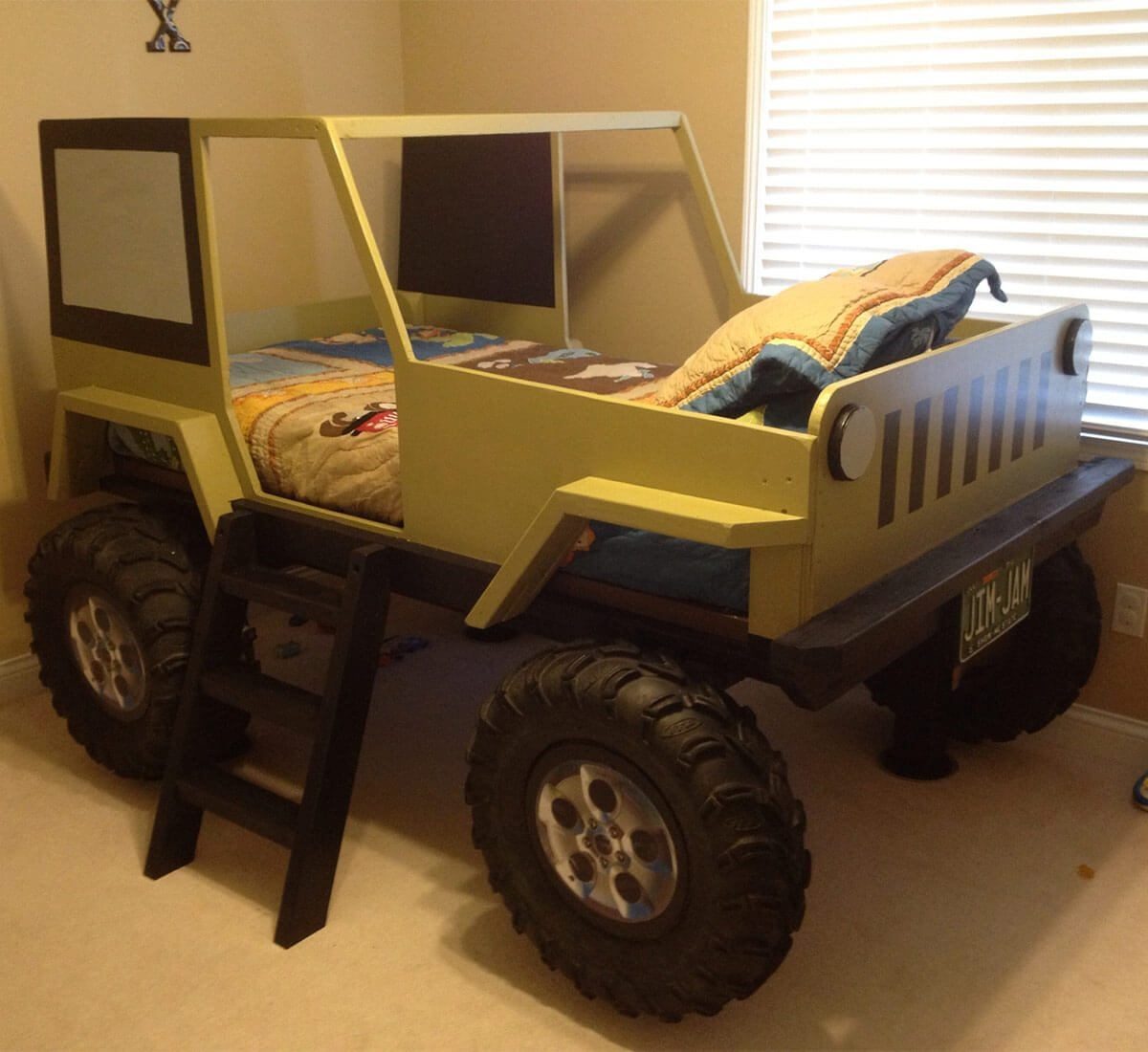 Reader Project: Kids Jeep Bed