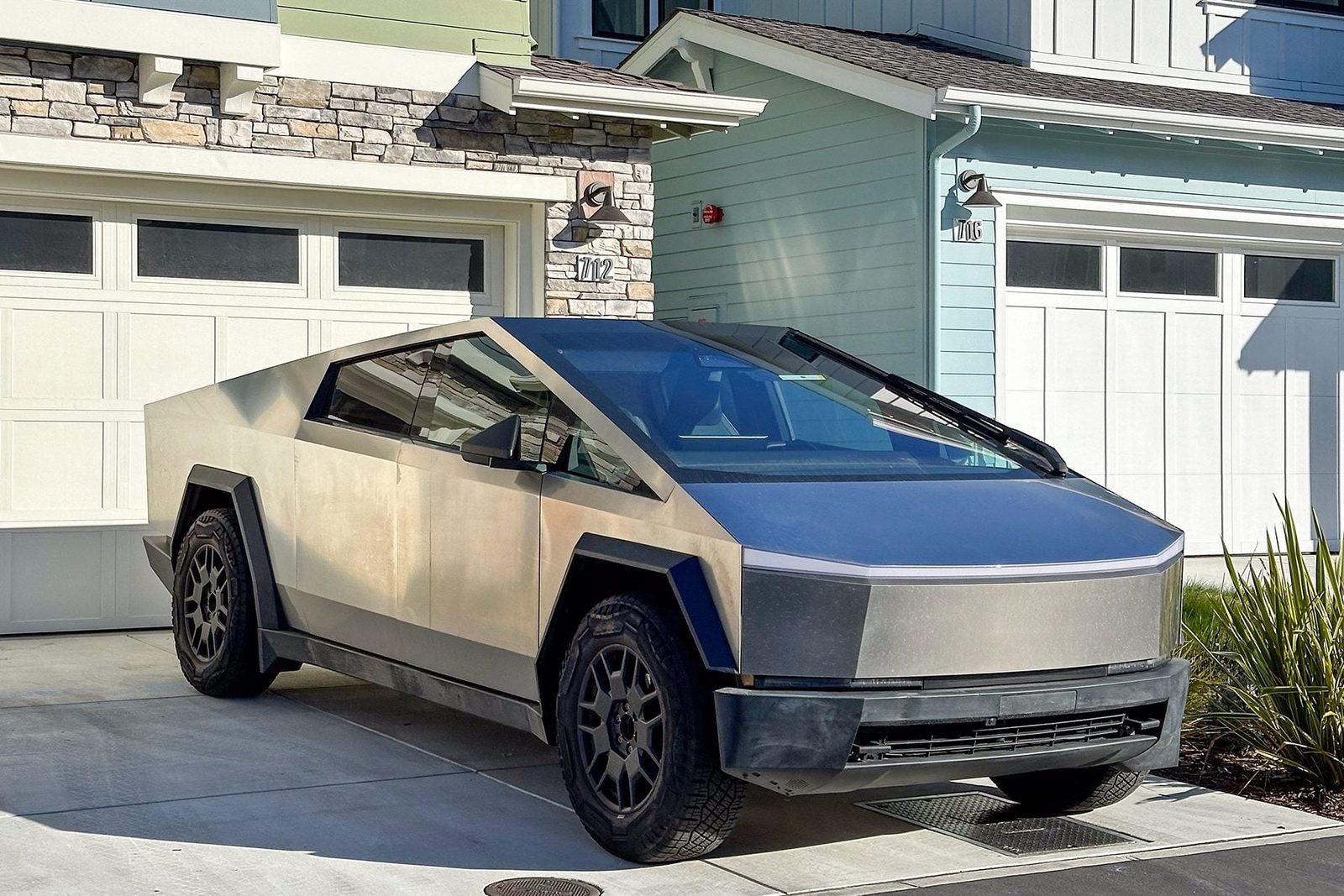 Here's Why Tesla Cybertrucks Are a Headache for Insurance Companies