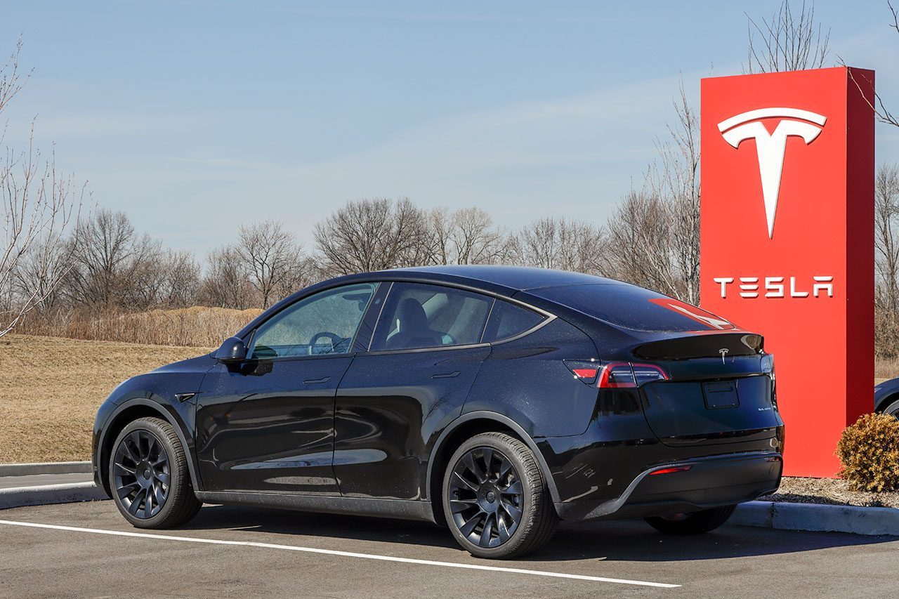 Why the Government Wants To Keep AM Radio in Every New Car