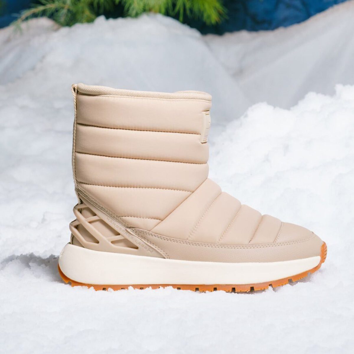 The Snow Boots That Sold Out In 4 Hours Last Year Are Back Ft Via Amazon.com A