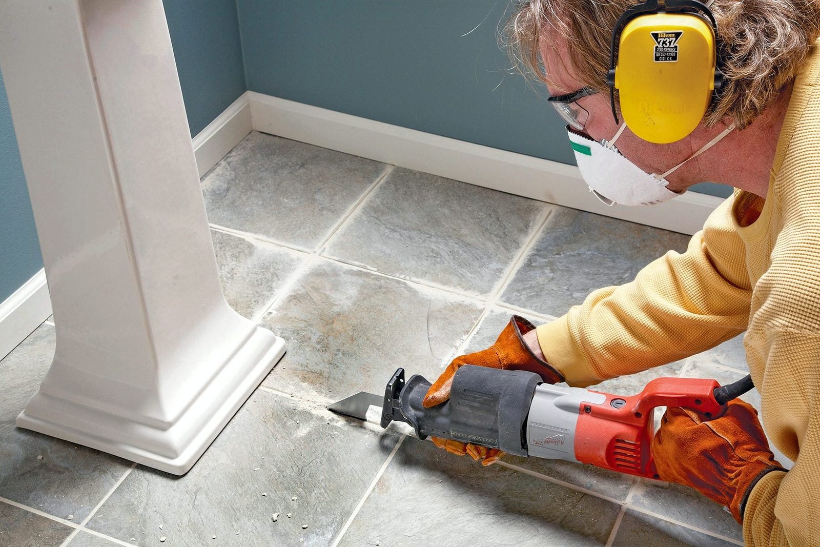 How to Remove Grout With a Reciprocating Saw or an Oscillating Tool
