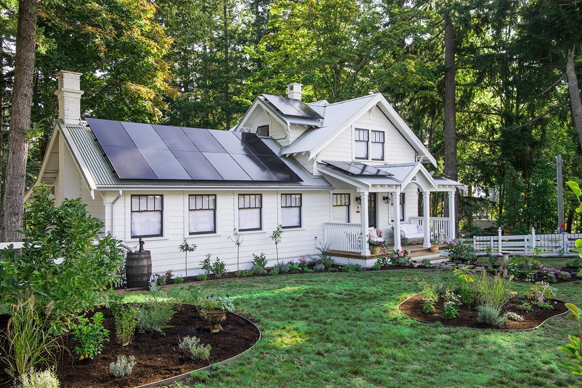 Watch Pamela Anderson Transform Her Grandparents' Home in "Pamela's Garden of Eden"
