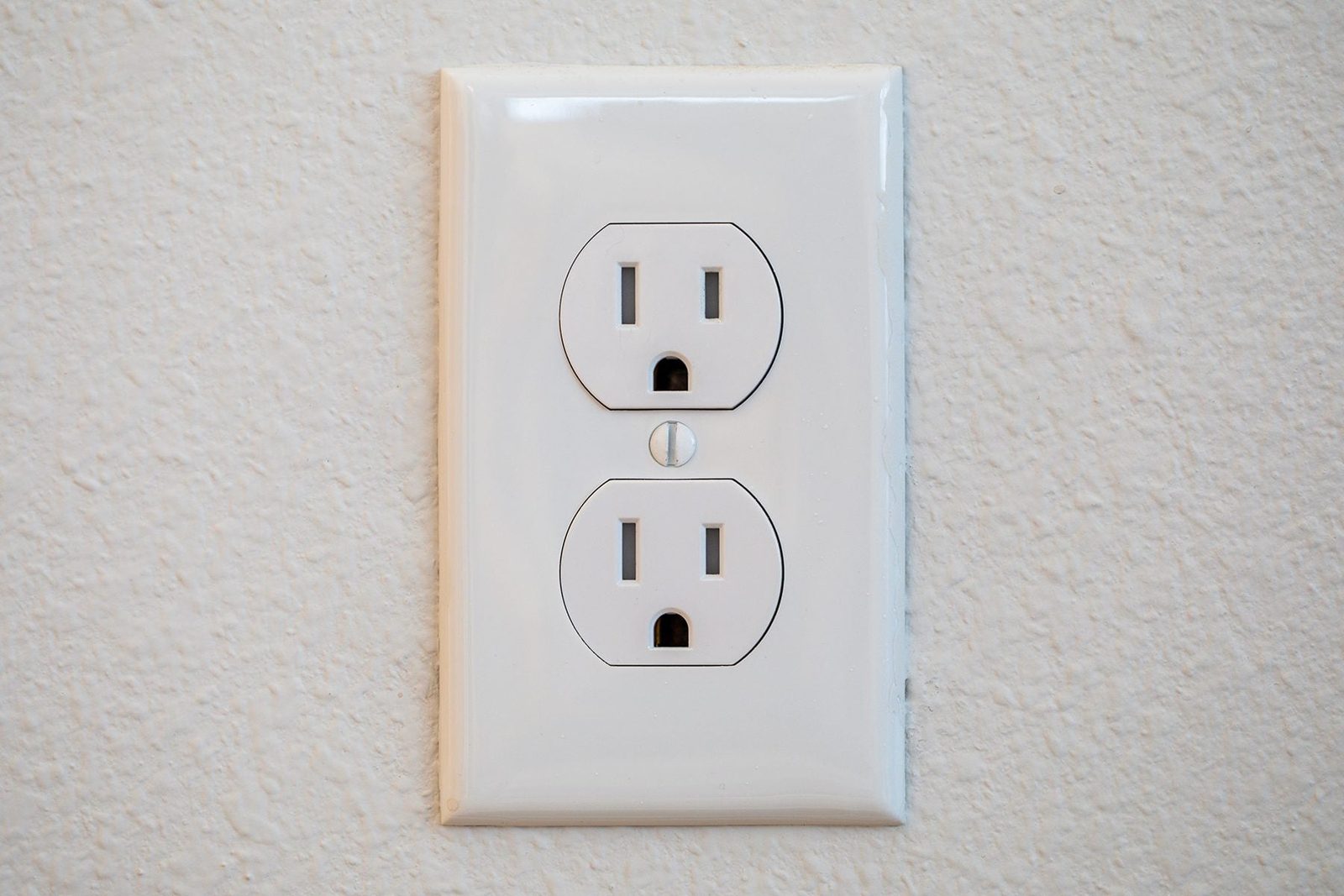 What To Do If An Outlet Isn't Working— And It's Not the Circuit Breaker
