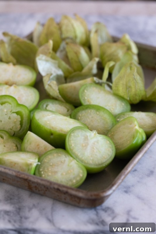Πράσινη Σάλτσα Εντσιλάδας Τοματίγιο 4 tomatillo salsa verde | afoodcentriclife.com