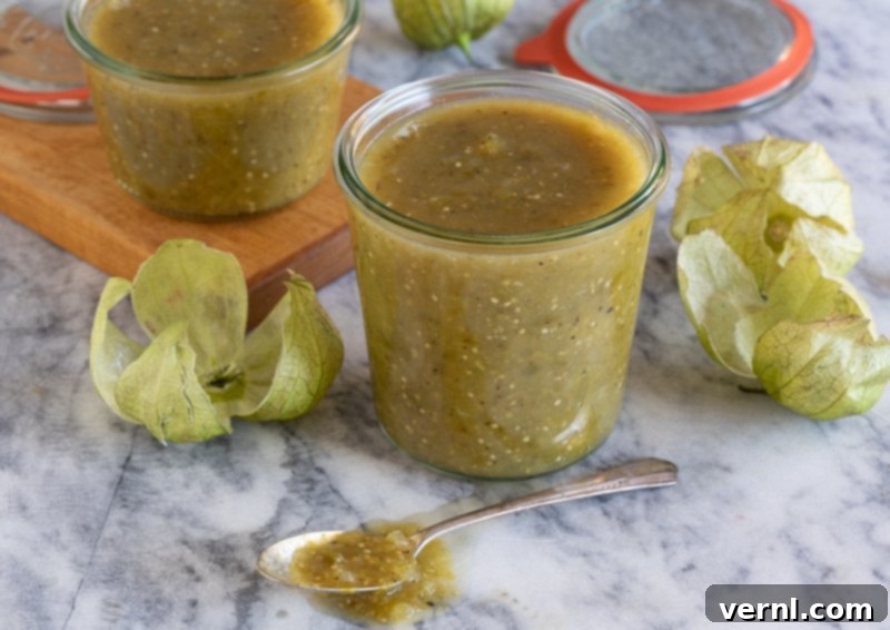 Πράσινη Σάλτσα Εντσιλάδας Τοματίγιο 7 tomatillo salsa verde | afoodcentriclife.com