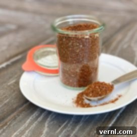 Σπιτικό μείγμα μπαχαρικών για τάκος σε ένα βάζο.
