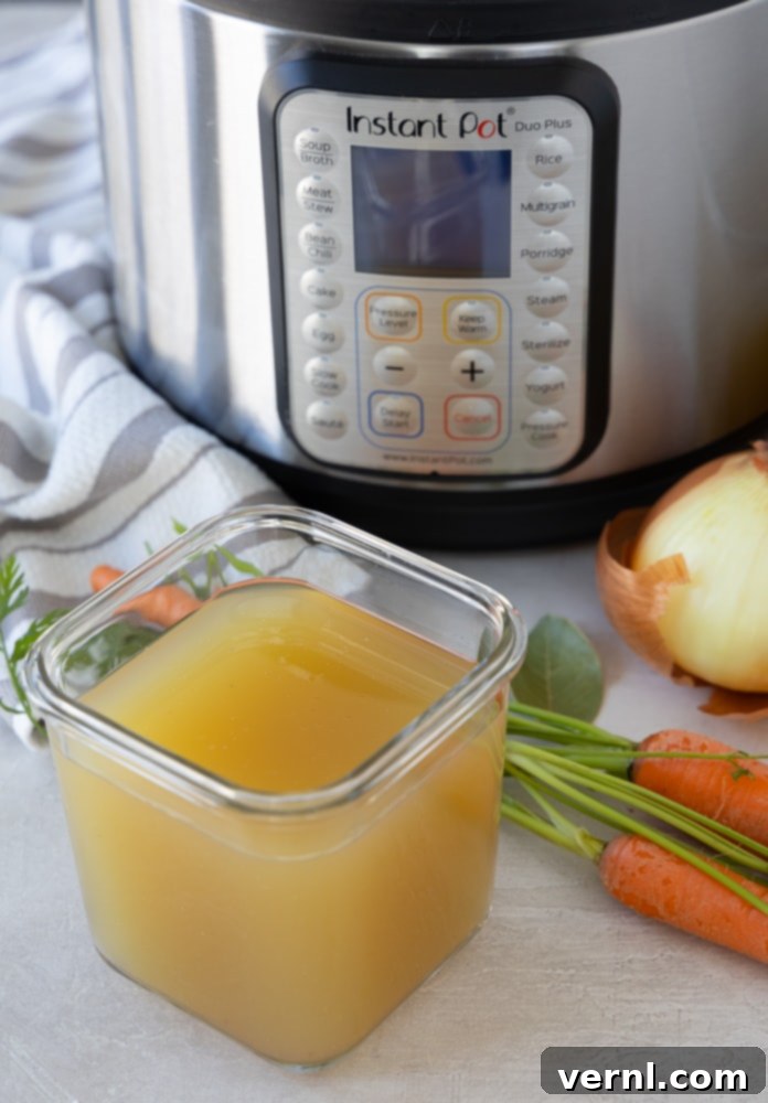 Χρυσαφένιος Ζωμός Κοτόπουλου Instant Pot.