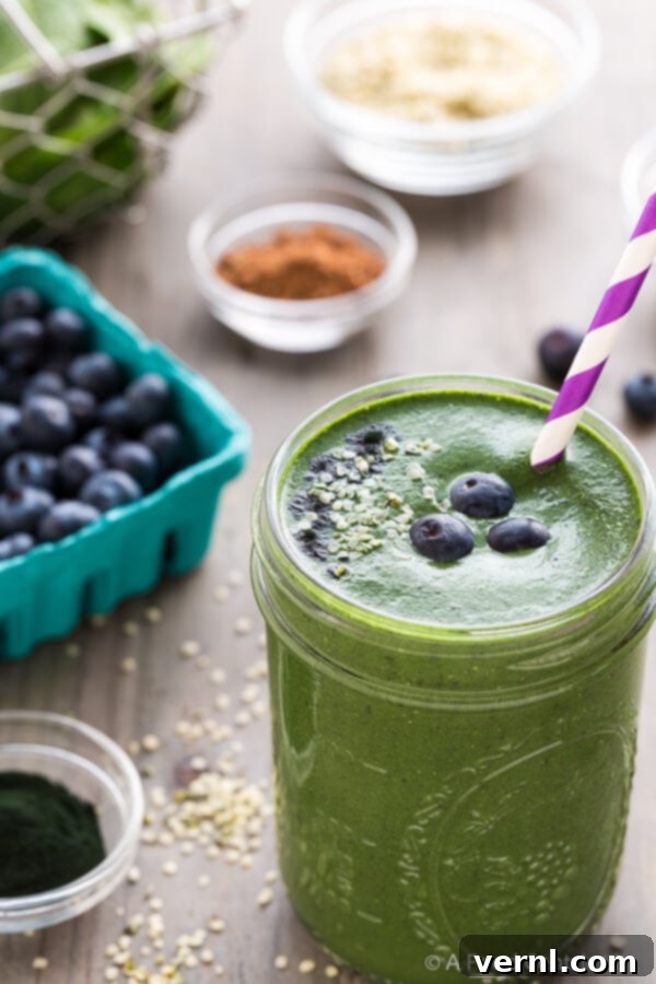 Σμούθι με Μύρτιλο και Σπανάκι 2 Πράσινο smoothie με μύρτιλα | AFoodCentricLife.com