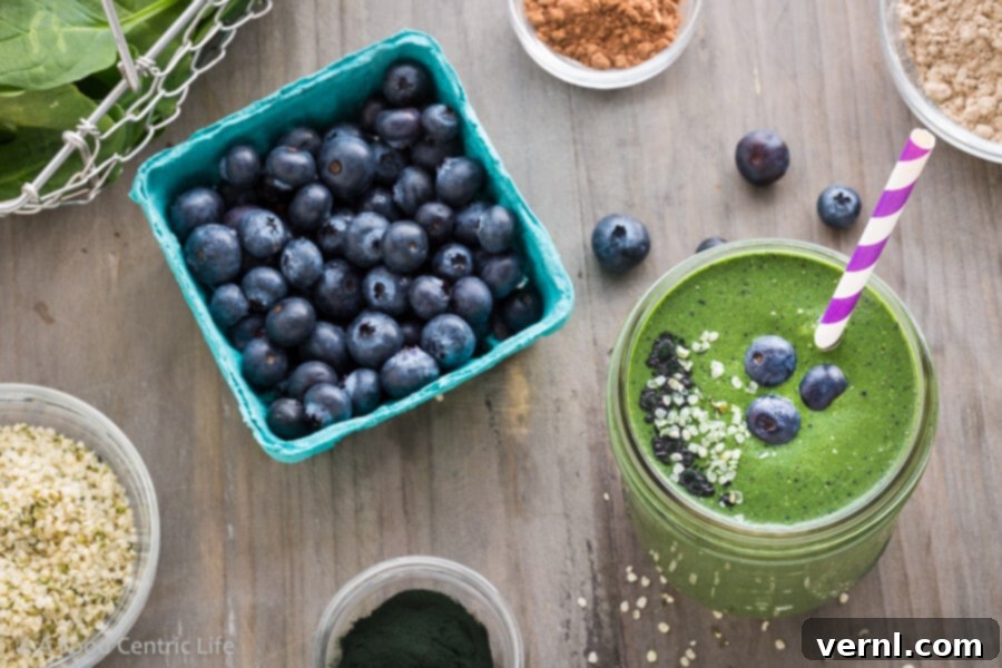 Σμούθι με Μύρτιλο και Σπανάκι 5 Superfood Smoothie με Μύρτιλα και Πράσινα | AFoodCentricLife.com