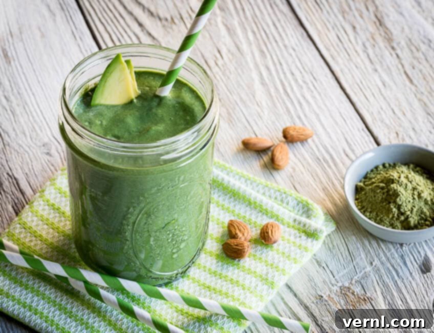 Πράσινο Τσάι Σμούθι με Αβοκάντο 2 smoothie matcha αβοκάντο | AFoodCentricLife.com