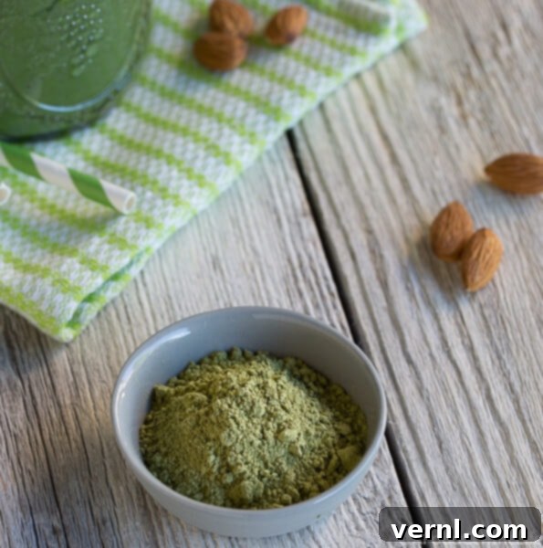 Πράσινο Τσάι Σμούθι με Αβοκάντο 3 smoothie matcha αβοκάντο|AFoodCentricLife.com