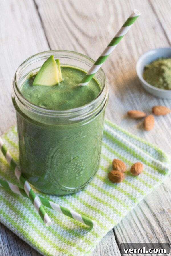 Πράσινο Τσάι Σμούθι με Αβοκάντο 5 smoothie matcha αβοκάντο|AFoodCentricLife.com