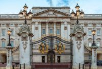 Castle vs Palace What Sets Them Apart