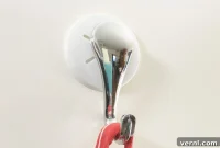 Your Guide to Damage-Free Temporary Hook Use