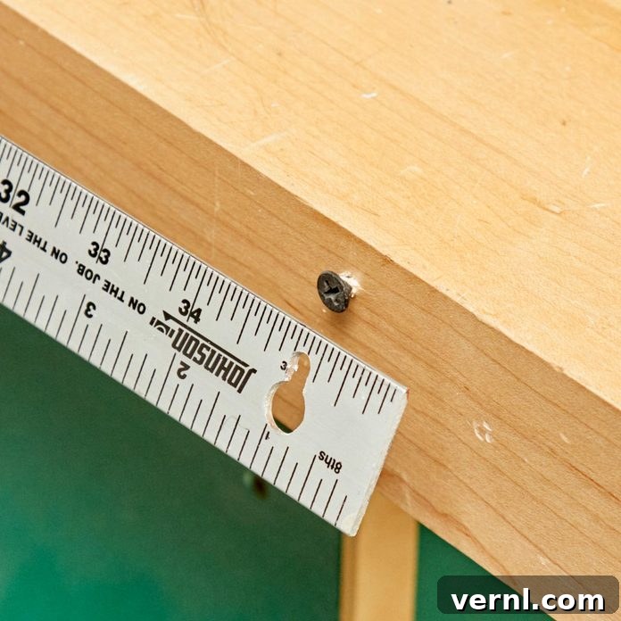HH keyhole ruler to workbench