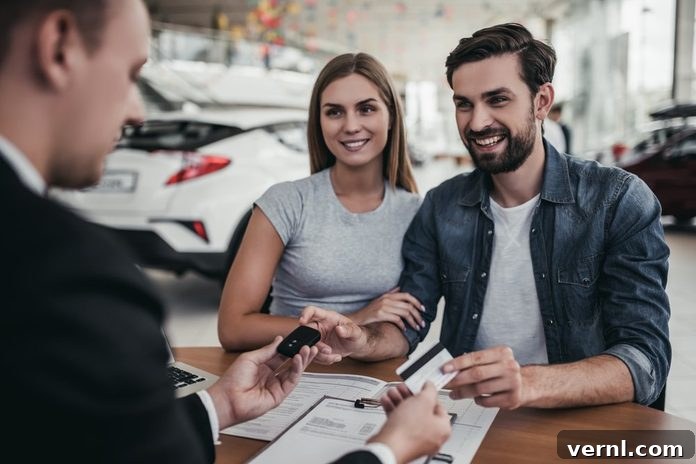 Takas Aracınızı Değerinden Fazlasına Satın Tek Püf Noktası 2 Happy beautiful couple is buying a new car at dealership. Credit card in hand.