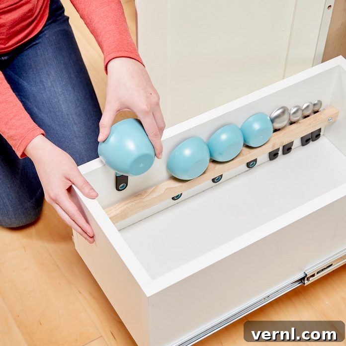 Smart Storage for Measuring Cups 2 HH measuring cups organized