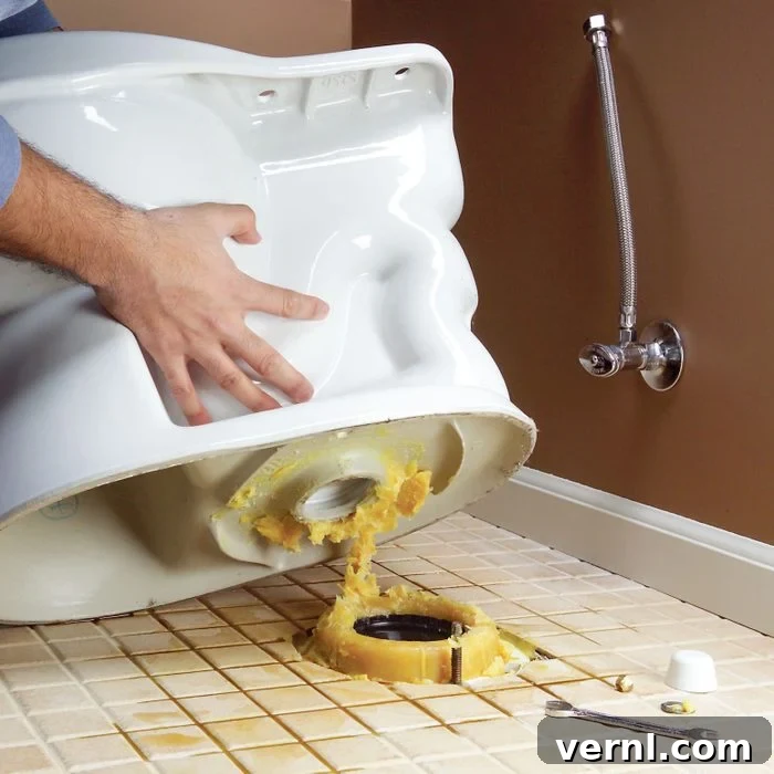 Bodrumdaki Lağım Kokusuna Kesin Çözüm 5 man lifting a Toilet to reveal the Wax Ring on the floor