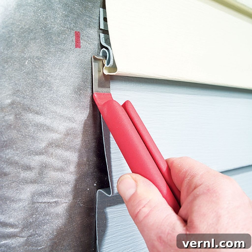 Vinyl Siding Removal Tool Using a vinyl siding removal tool | Construction Pro Tips