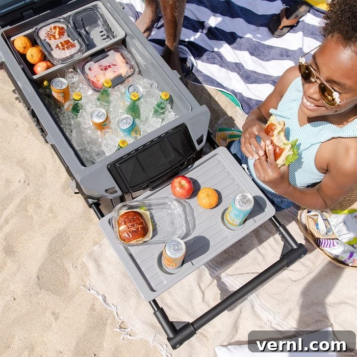 Igloo Trailmate Journey Soğutucu: Yazın Tüm İhtiyaçlarınıza Serin Çözüm 3 Igloo Trailmate Journey 70 Qt Cooler featuring telescoping handle and large wheels in an outdoor setting