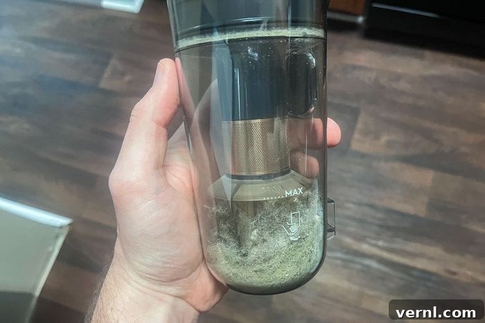 Electrolux Ultimate 700 Series Vacuum Put to the Test Our Findings 5 Dust Filtration on Electrolux Ultimate700 Anthony O'reilly For Family Handyman 04 Yvedit