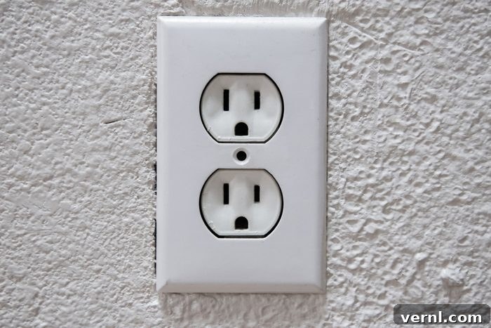 7 Reasons Your Phone Won't Charge 2 7 Reasons Your Phone Isn’t Charging Gettyimages 2172053677