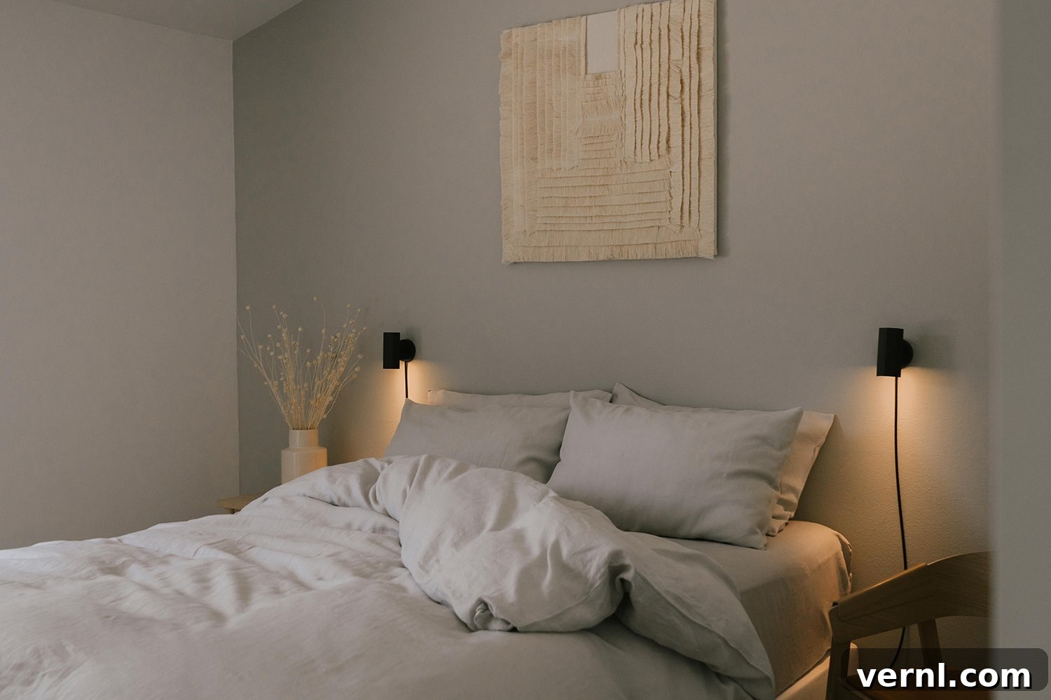 Minimalist style bedroom