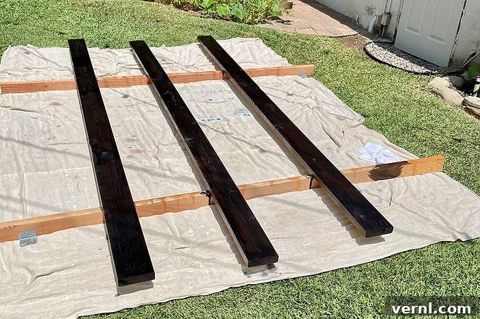 How a DIY Couple Built a Backyard Bar for Almost Nothing 2 Fhmd26 Pallet Bar Rebecca Wright 01 Ssedit