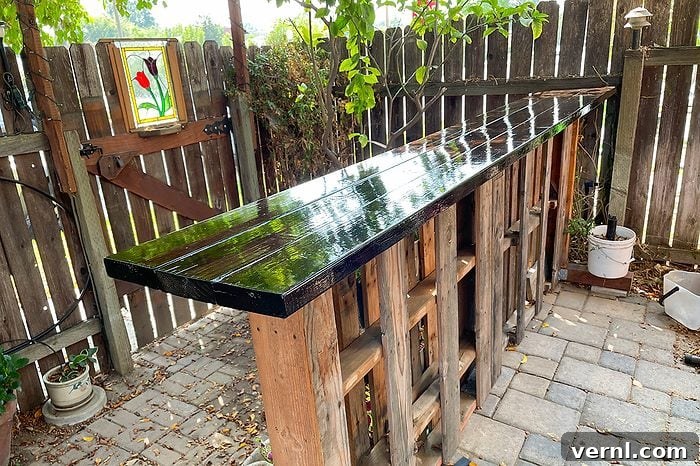 How a DIY Couple Built a Backyard Bar for Almost Nothing 3 Fhmd26 Pallet Bar Rebecca Wright 02 Ssedit
